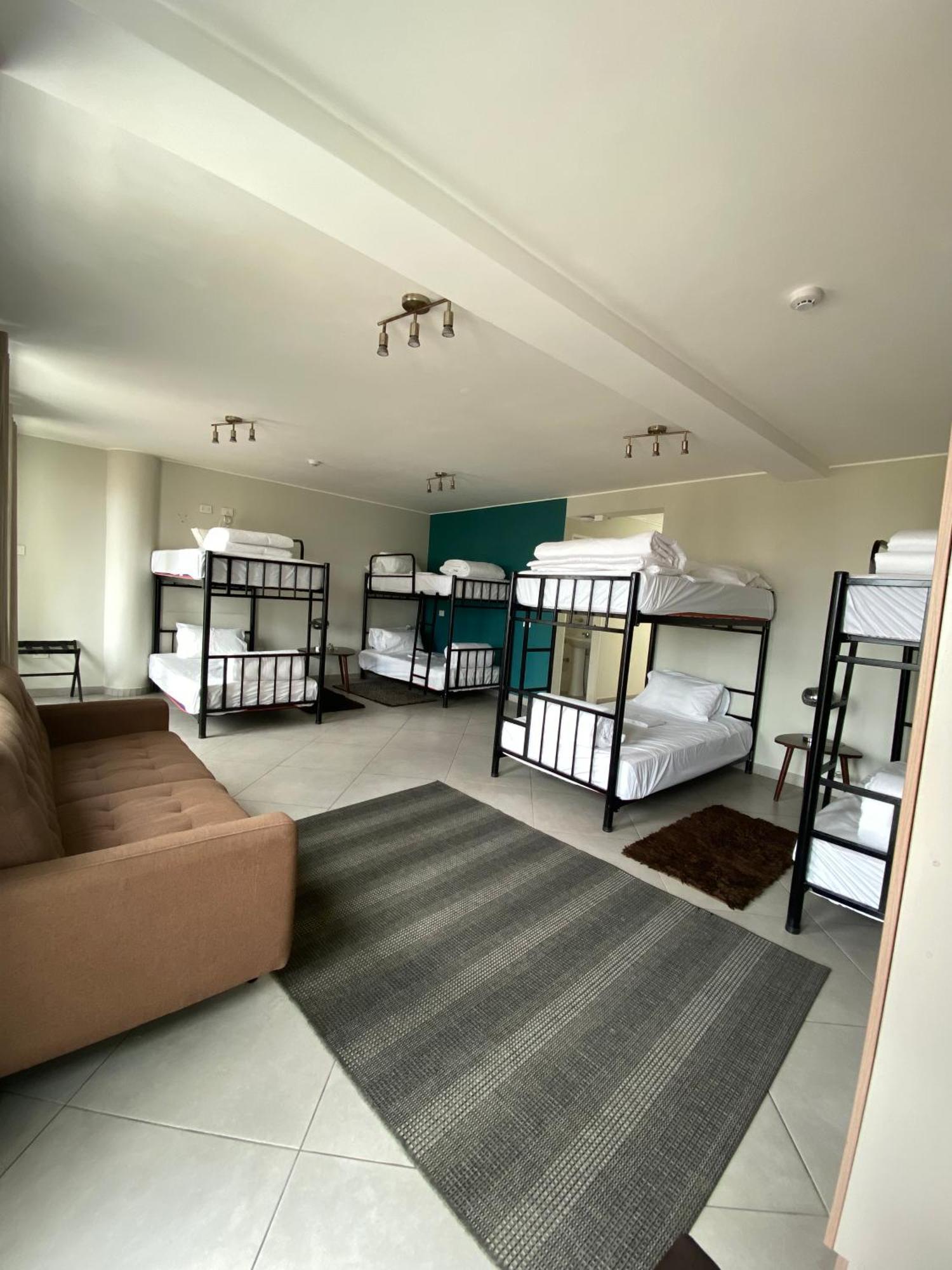The Point Miraflores, Auberge de jeunesse *